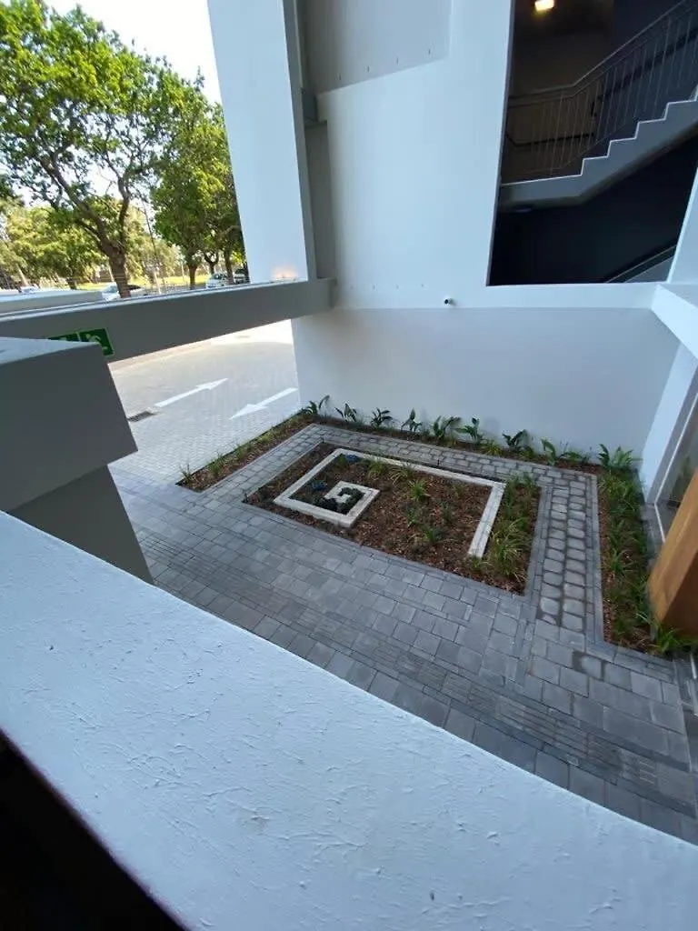 Central Southern Suburbs Leafy Village Neighbourhood ケープタウン