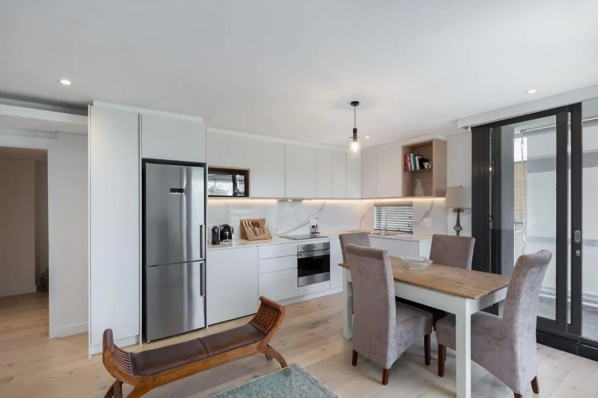 Central Southern Suburbs Leafy Village Neighbourhood ケープタウン 0*,  南アフリカ