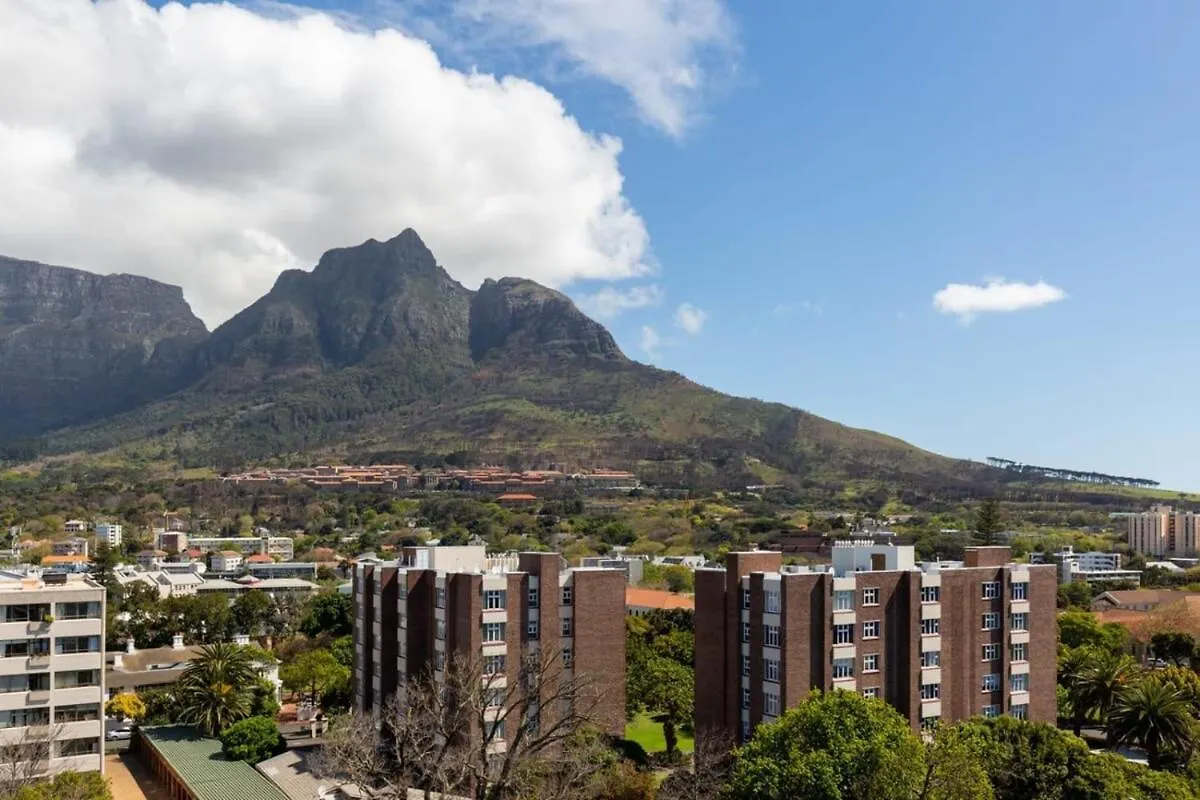 Central Southern Suburbs Leafy Village Neighbourhood ケープタウン